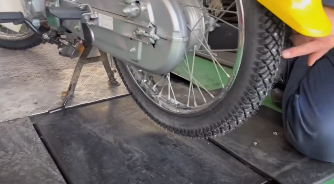 カブ・スパイクタイヤ